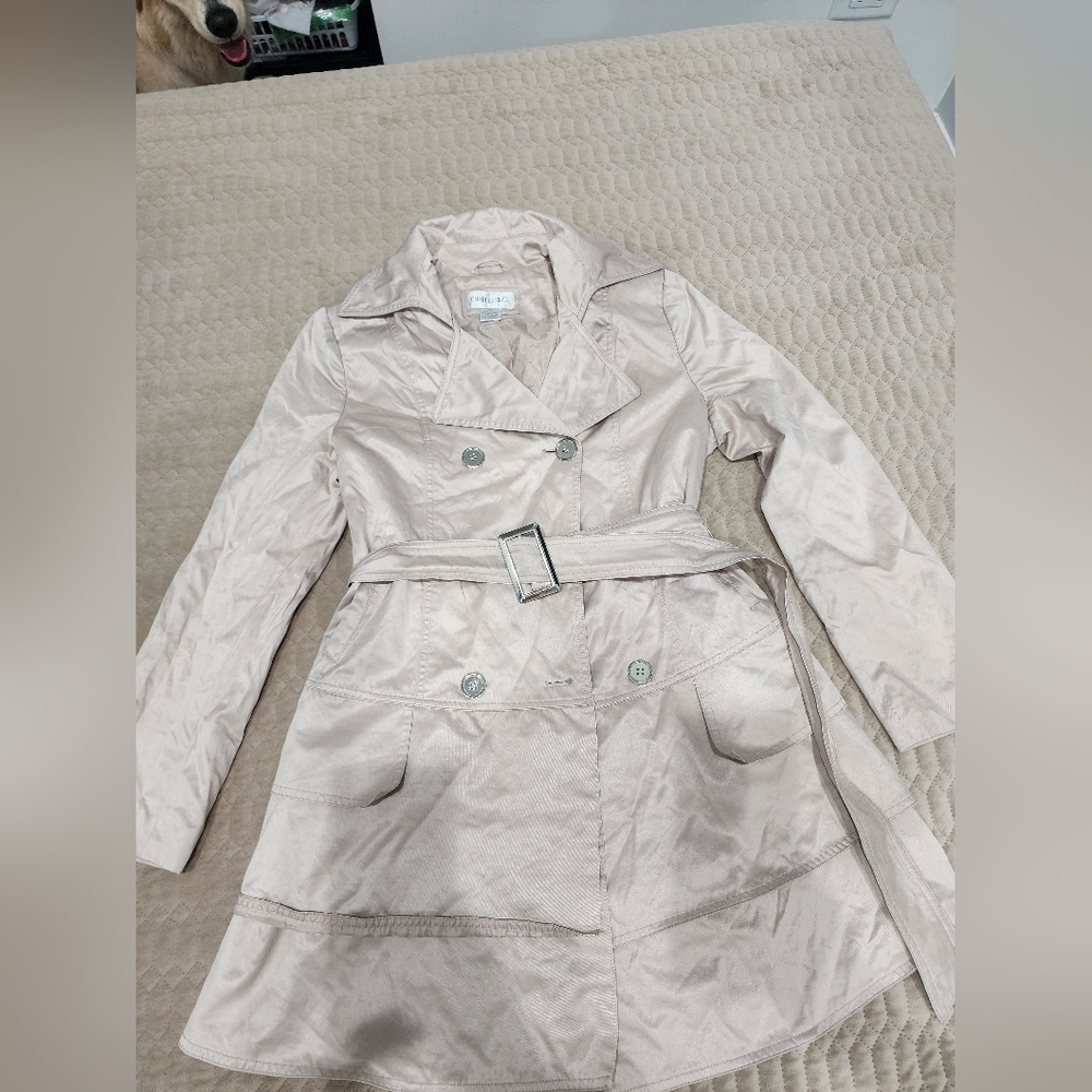 Women's trench coat, brand Charles Klein, size M,‎ color pearl white.
